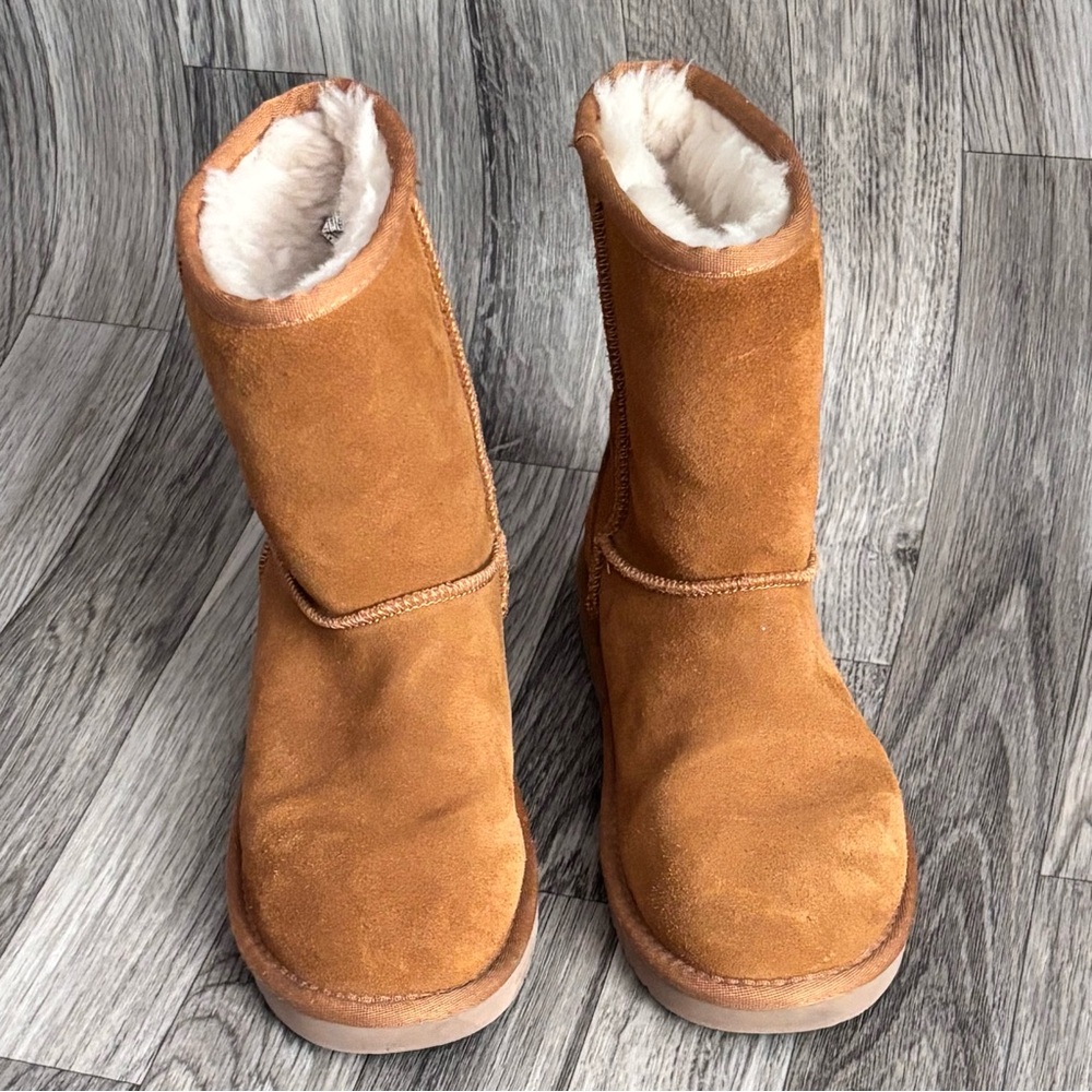 Koolaburra Chestnut Suede Short Boots Size 6